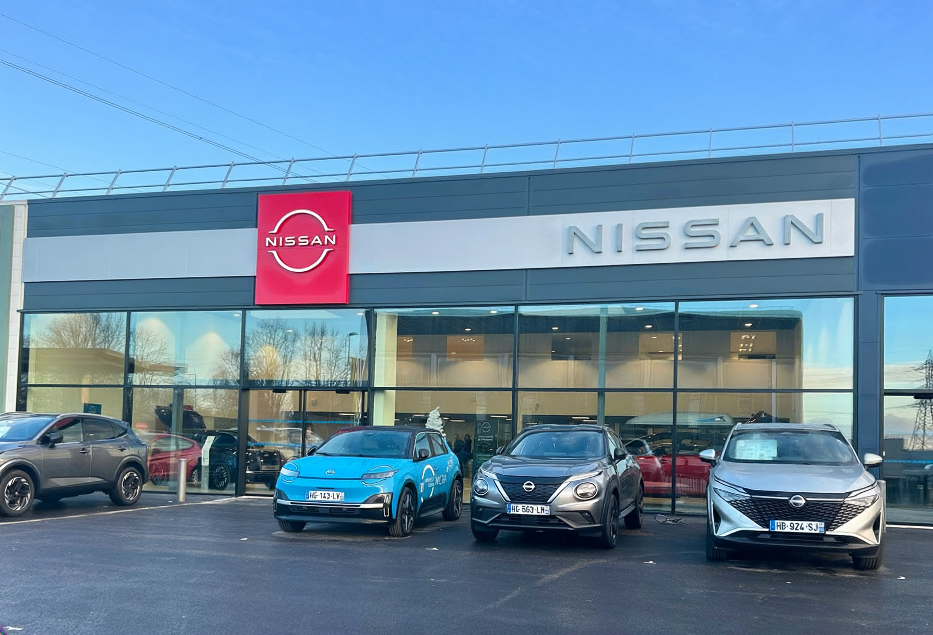 facade nissan cergy
